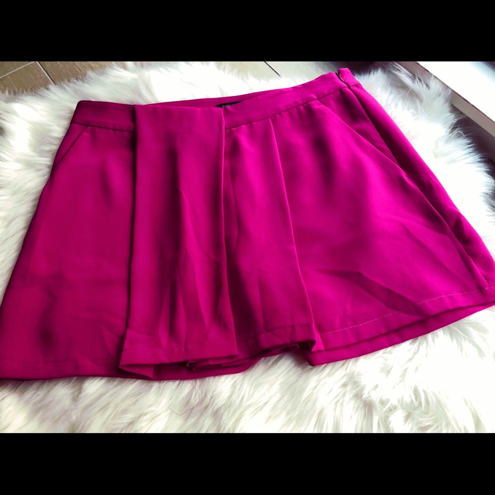 Banana Republic Fuchsia pleated Shorts Size 12